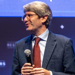 Joaquin Villar accepts RegioStars 2022 award live on stage