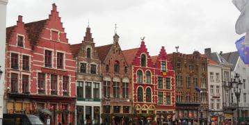 BE_Tourists-in-Bruges-Copr-2013