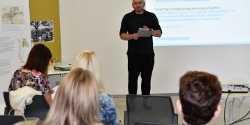 Male presenting the presentation