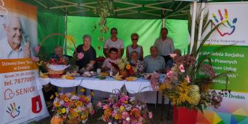 Members of the Social Cooperative of Legal Persons “Center for Environmental Services” display their artistic products during the fair.