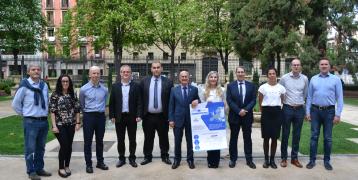 The participants in the project kick-off meeting pose together at the headquarters of the Government of Navarre.