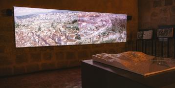 The digitisation of information on Coimbra's medieval history was achieved by building a model of the Wall and monuments of medieval times, animated by explanatory and illustrative films of different points of interest.