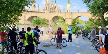 People by bike in Zaragoza