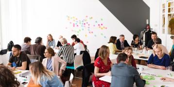 People working in groups on post-its