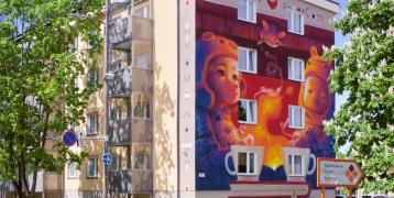 Tähe 2 apartment building after renovation with art (Photo by Muiste, M.) Apartment building after renovation with art