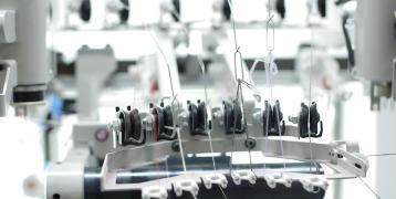 Industrial thread dispenser. Six rollers in front, through which the threads are guided
