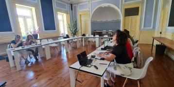 Representatives of different local organisations in the middle of the first local stakeholders meeting in Fundão. 