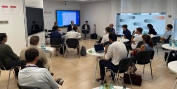 Granted companies attend the Deeptech Bootcamp sesion, which include master clases on Management, Product Market Fit and Financing.
