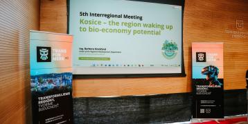 Starting slide of the event