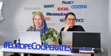 Europe, let's cooperate! interregional cooperation forum took place online on 5 April 2022 chat representatives sitting behind laptops waiting for incoming messages
