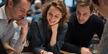 policy makers working together on a branding stratégie