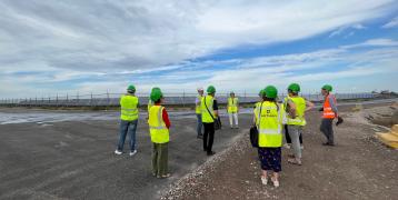 People during a field visit in Flandres People visiting a gypsum landfill redeveloped into a solar park